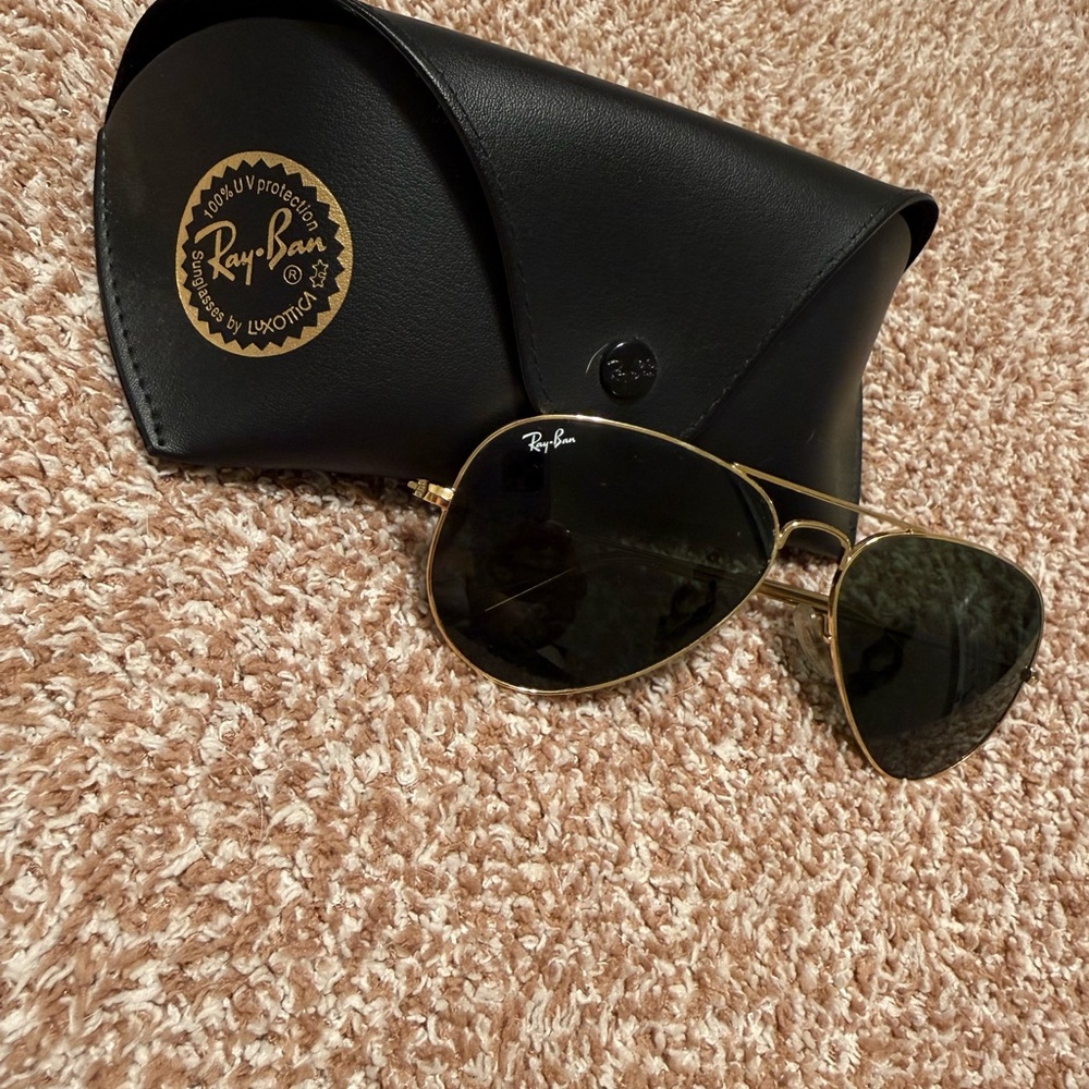 Ray-Ban Black and Gold Aviator Sunglasses